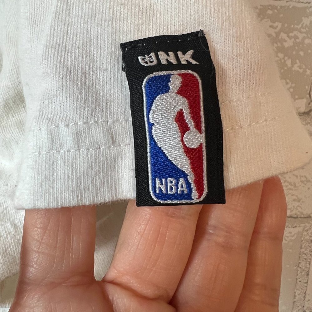 UNK NBA Boston Celtics Cream T-Shirt White Shamrock Men's Size L RARE - Picture 4 of 8